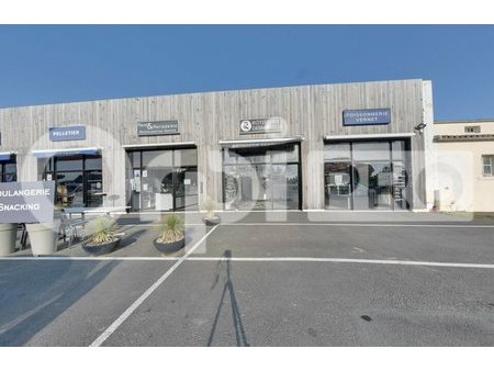 location de local commercial de 67 m² à la couarde-sur-mer - 17670