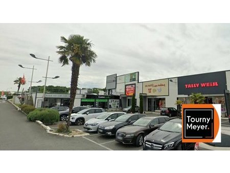 location de local commercial de 220 m² à royan - 17200