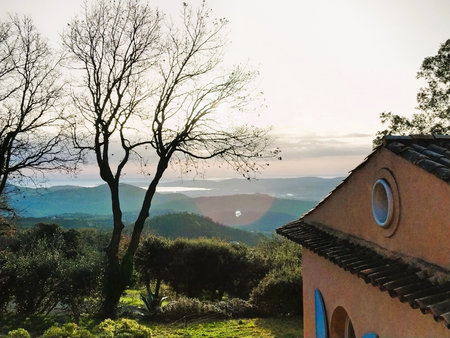 villa provençale sur 2ha avec vue imprenable sur la baie de