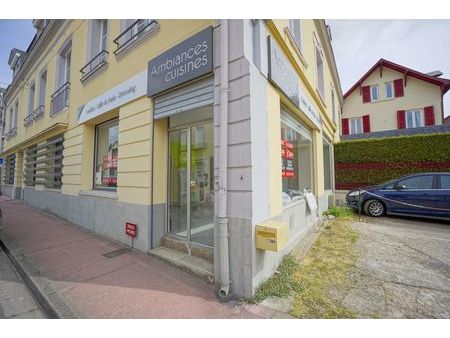 local commercial 77 m²