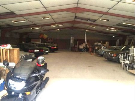 garage/box 380 m² chaumont
