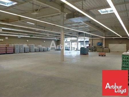 local commercial 680 m²