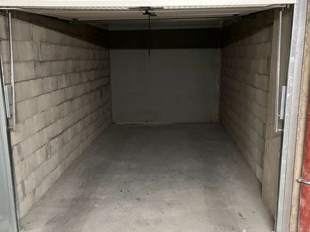 box garage fermé secteur hôpital croix-rousse