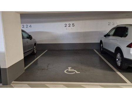 parking courbevoie * place handicapée