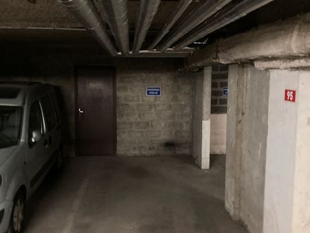 place de parking (sous-sol + caméra)