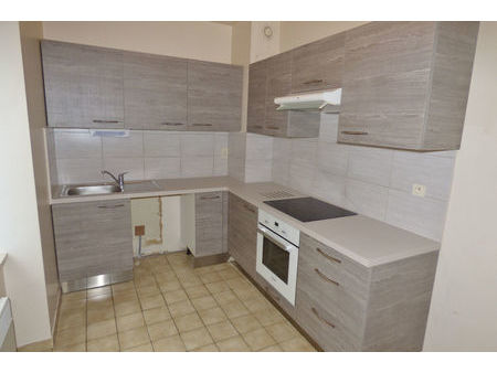 location appartement 3 pièces 67m2 espalion 12500 - 485 € - surface privée