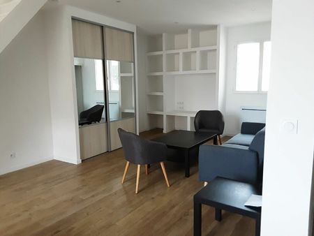 location appartement  m² t-3 à guingamp  720 €
