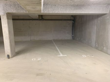 place de parking fermée – pacé centre