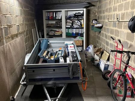 box fermé dans garage en sous sol