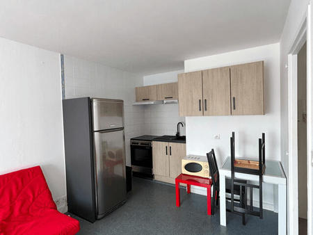 location appartement 2 pièces meublé à la roche-sur-yon centre ville (85000) : à louer 2 p