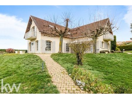 vente d'une maison 6 pièces (178 m²) à aveizieux