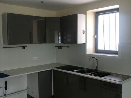 location appartement  60.23 m² t-3 à roissy-en-france  1 300 €