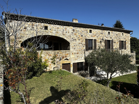 maison de village ardéchoise en pierre avec 6 000 m2 de terrain attenants