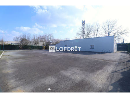 local commercial acheres 169.05 m2