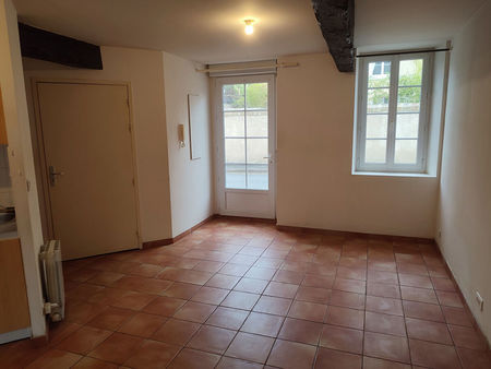 location appartement 1 pièces 30m2 blaye 33390 - 385 € - surface privée