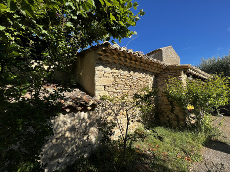 provence - vaucluse: rustig gelegen eeuwenoude klassieke bastide 'en pierre' met hoofdhuis