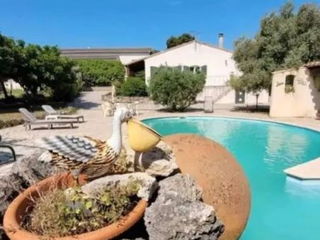 belle villa avec grande piscine en occitanie
