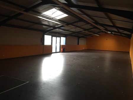 local commercial 230m2