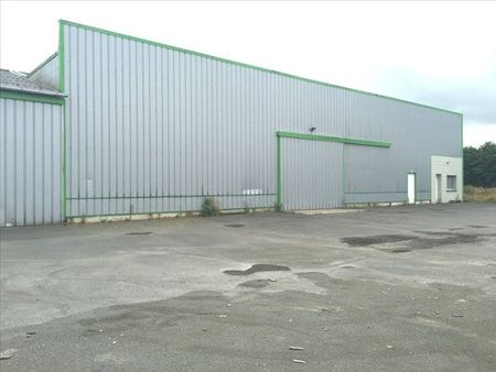 local 800 m² fougeres