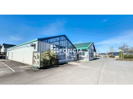 local commercial 1 000 m²
