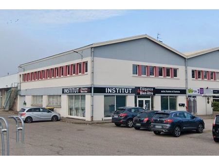 local commercial 140 m² marly