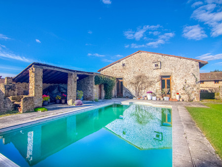 superbe villa en pierre avec gîte  jardin et piscine chauffée