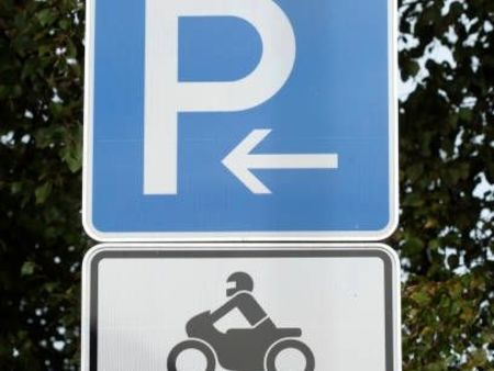 place dans parking sous sol sécurisé pour moto/scooter
