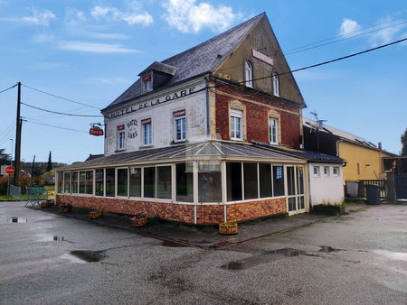 a vendre  ancien hotel restaurant au coeur du centre-ville d