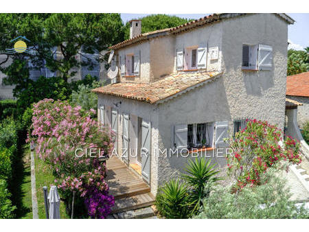 location villa cap-d-antibes : 4 000€ | 120m²