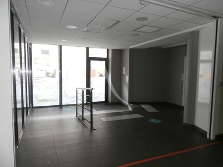 location locaux professionnels 200 m²
