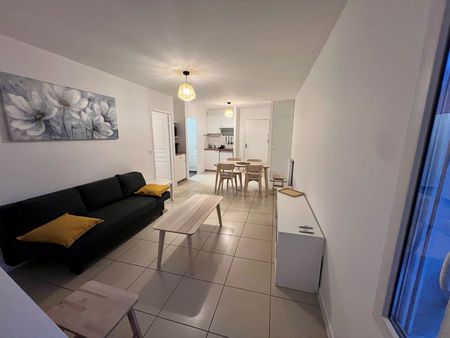 location appartement 2 pièces 40m2 grenoble 38000 - 740 € - surface privée