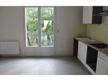 location appartement 3 pièces 87 m² charmoy (89400)
