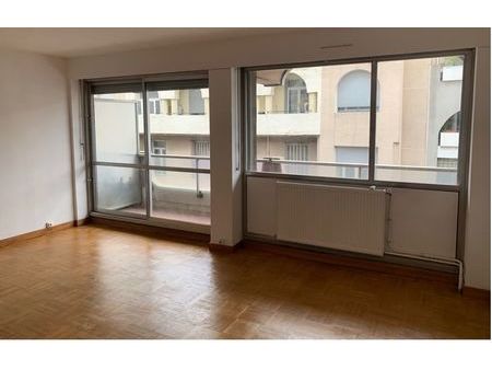 location appartement 2 pièces 50 m² marseille 8 (13008)
