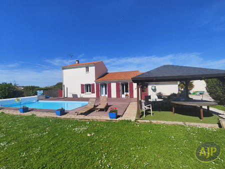 vente maison piscine à saint-michel-en-l'herm (85580) : à vendre piscine / 163m² saint-mic