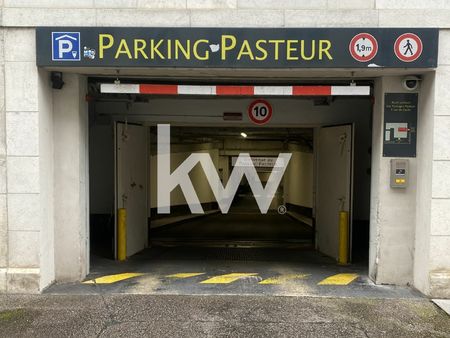 6 parkings  boucle de besancon - 30000 euros l'un -