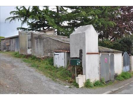 vente garage et parking à port-saint-père (44710) : à vendre / 20m² port-saint-père