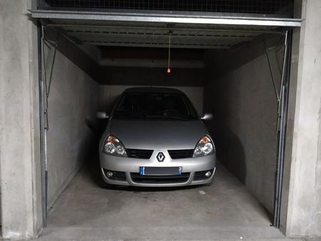 garage sécurisé1 voiture  105 euros