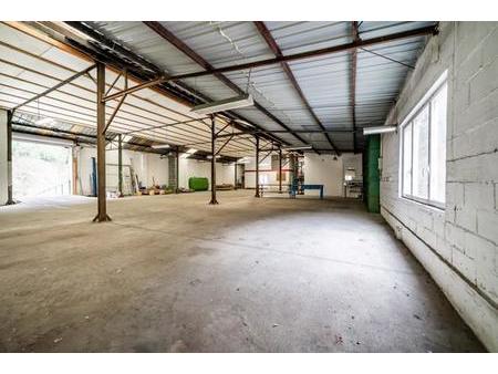 entrepôt avec bureaux d'une superficie de 620 m² avec volet