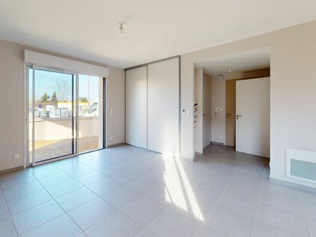 location appartement  m² t-1 à flavin  390 €