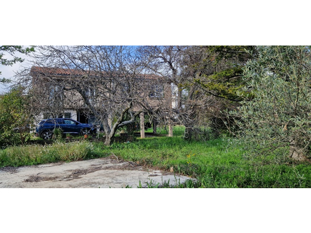 trés belle maison sur un terrain de plius de 2000m2 ( parcelle divisible )