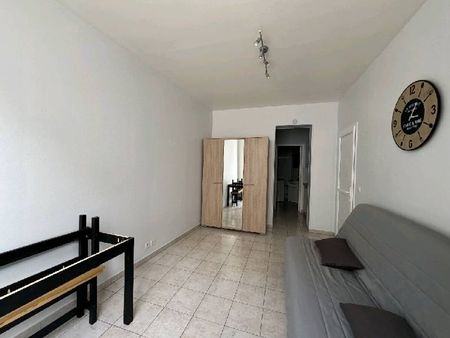 location appartement 1 pièces 20m2 sézanne 51120 - 335 € - surface privée