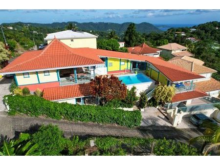 magnifique résidence créole de 6 logements avec vue sensationnelle et piscine
