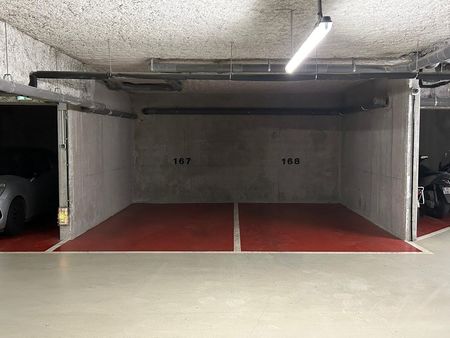 vends place de parking couverte dans immeuble la garenne colombes