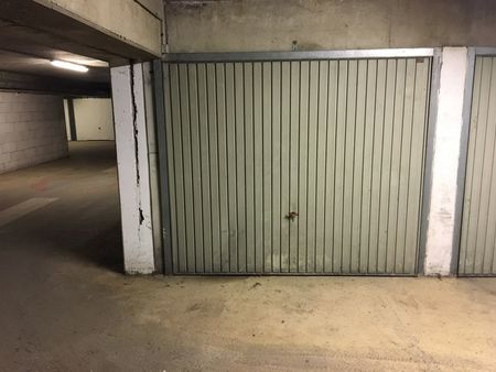 garage - box fermé en souterrain