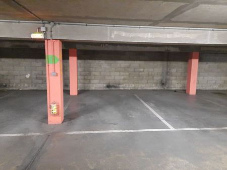 place de parking sécurisée en sous-sol