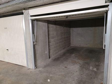 parking /garage à vendre lyon 8
