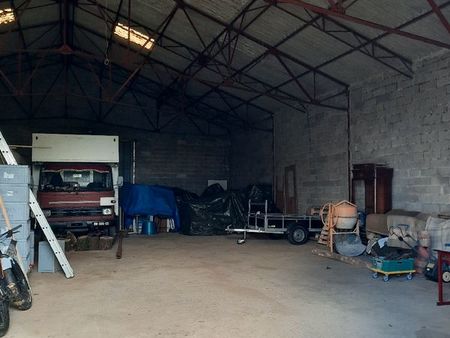 hangar place de parc pour caravane voiture ou meuble