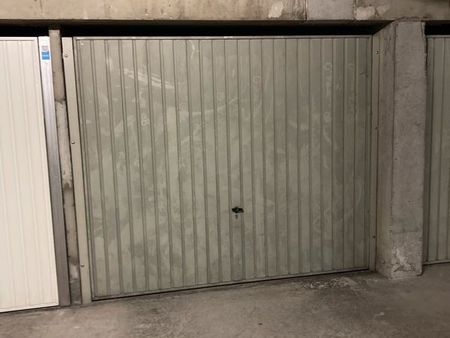 garage double fermé en sous sol