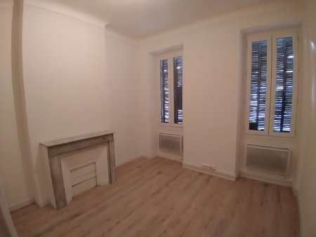 bel appartement 3 pieces de 47 m2 (13005)