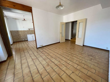 location appartement 3 pièces 57m2 aubenas 07200 - 435 € - surface privée